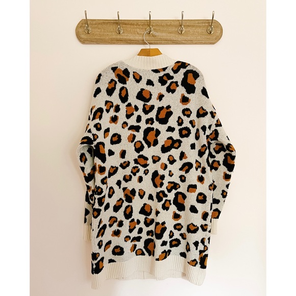 EUC Who What Wear for Target leopard print boyfriend cardigan, size L - Picture 3 of 3